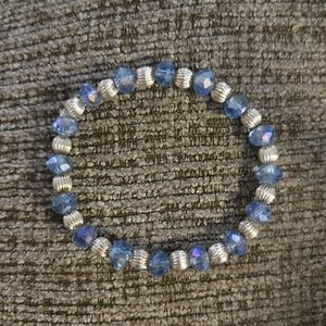 BLUE CRYSTALS AND SILVER STRETCH BRACELET